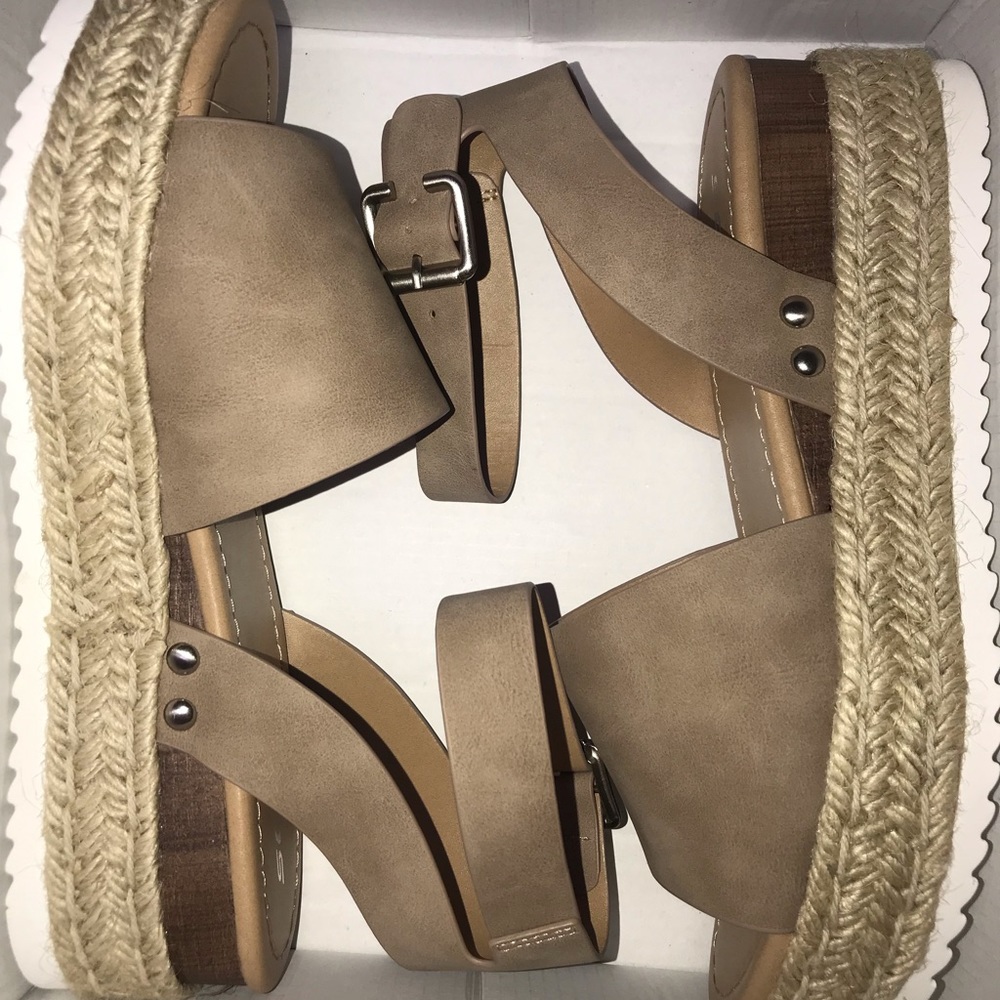 Espadrille sandals